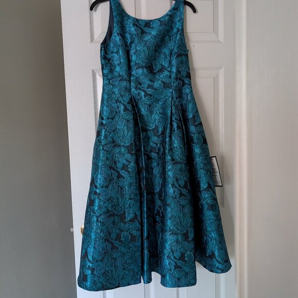 Adrianna Papell Great summer party or wedding guest dress - Picture 6 of 8